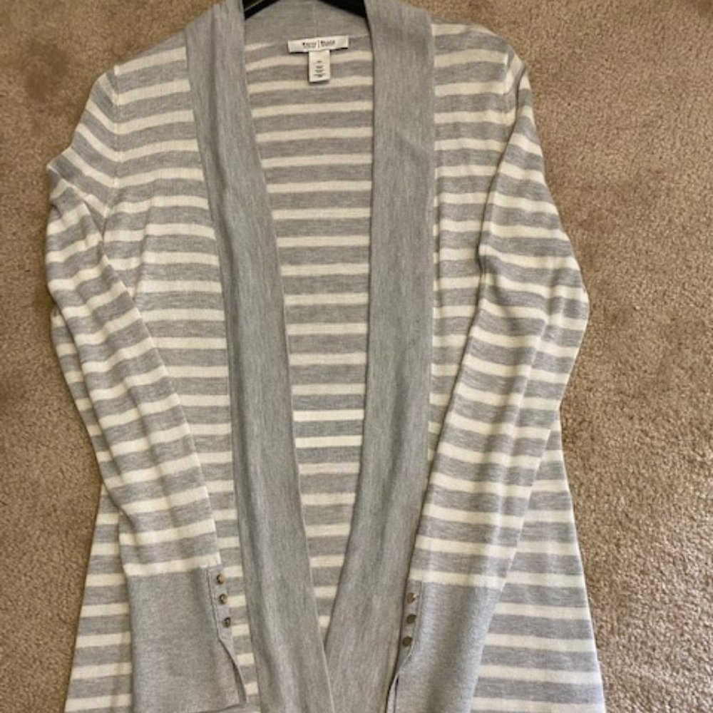 WHITE HOUSE BLACK MARKET SPRING SWEATER